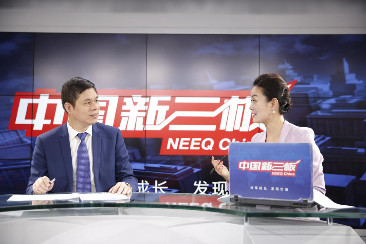 宝运莱董事长郑两斌先生与主持人对话现场 宝运莱董事长郑两斌先生与主持人对话现场