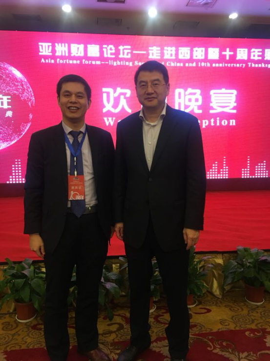 宝运莱董事长郑两斌先生(左)与云南省政协副主席兼云南工商联主席喻顶成(右) 宝运莱董事长郑两斌先生(左)与云南省政协副主席兼云南工商联主席喻顶成(右)